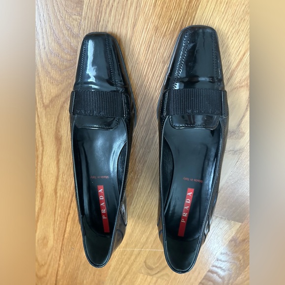 Prada Vintage  Women's Black Patent leather Pump Kitten Heels Size 37 - Picture 3 of 10
